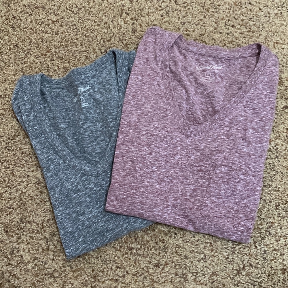 Universal Threads t-shirts bundle of 2 V-neck short sleeve t-shirts size Small